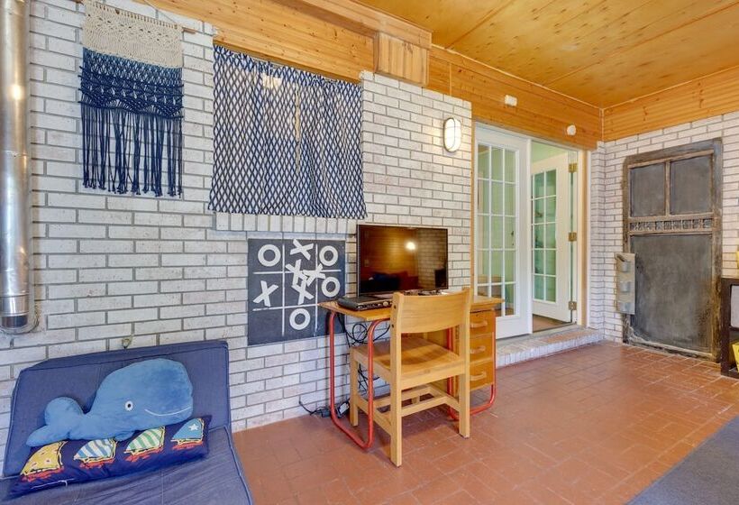 Vibrant Pass Christian Oasis   3 Blocks To Beach!