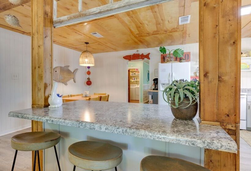 Vibrant Pass Christian Oasis   3 Blocks To Beach!