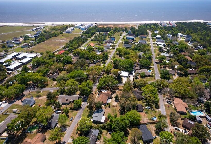 Vibrant Pass Christian Oasis   3 Blocks To Beach!