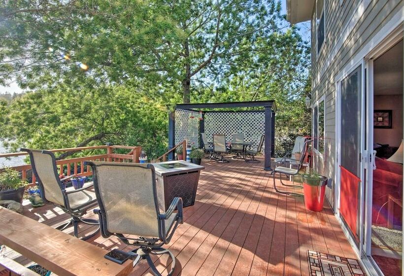 Waterfront North Bend Home: 9 Miles Into Town