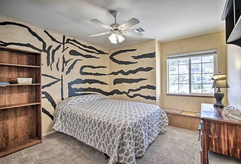 Welcoming Tehachapi Home W/ Deck & Grill!