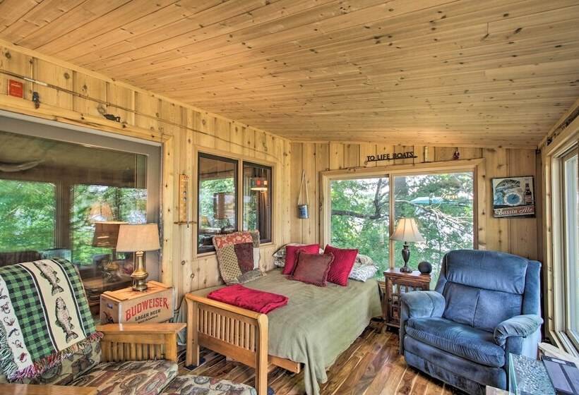 Year Round Waterfront Getaway: Lake Access + Dock!