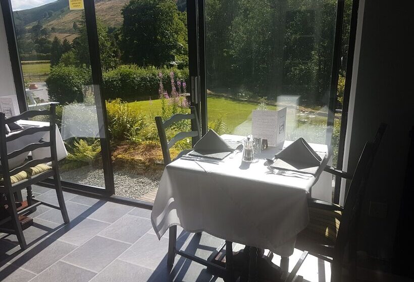 פונדק Dolbrodmaeth Riverside B&b