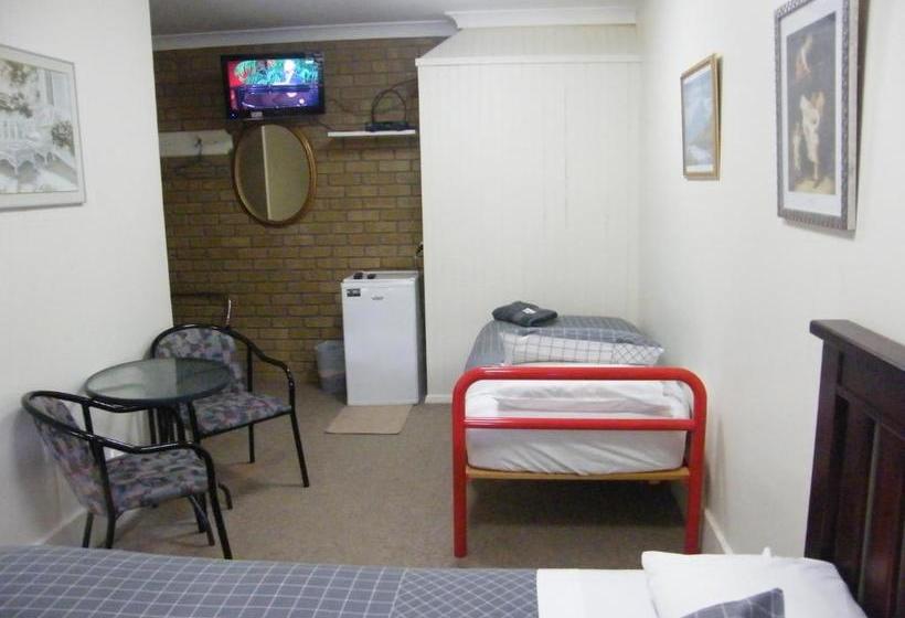 Отель Boomers Guest House Hamilton