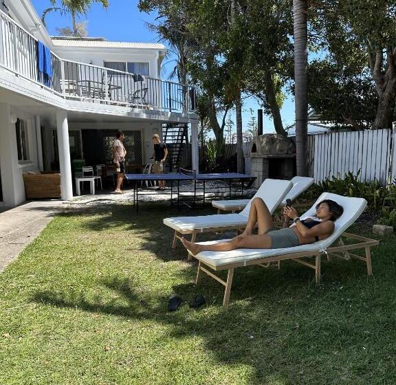 هتل Caloundra Backpackers   Hostel