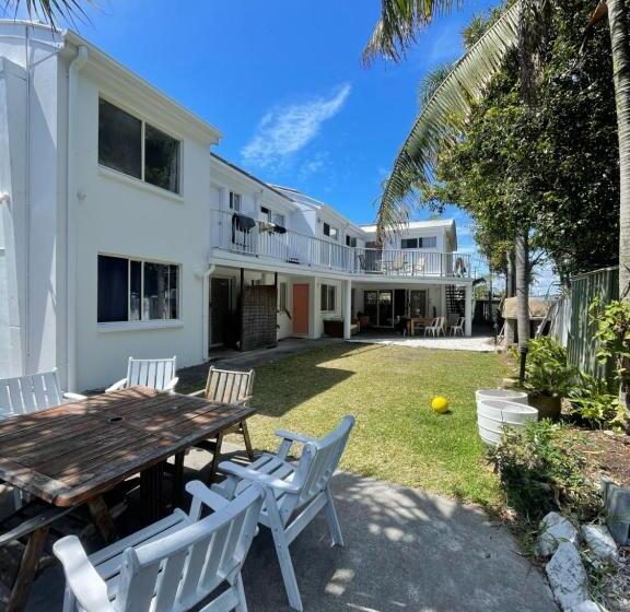 هتل Caloundra Backpackers   Hostel