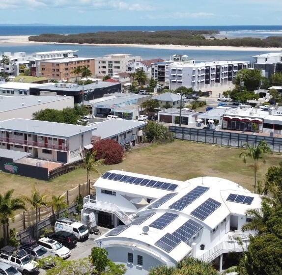 هتل Caloundra Backpackers   Hostel