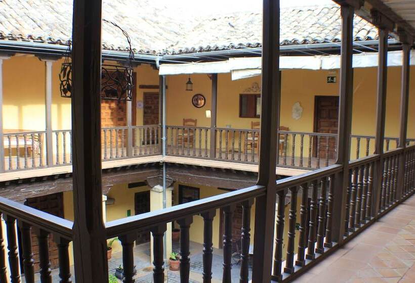 هتل Casa Palacio Conde De Garcinarro