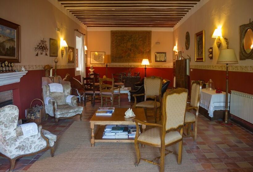 هتل Casa Palacio Conde De Garcinarro