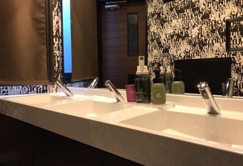 فنادق الكبسولة Capsule Inn Shimbashi  Men Only