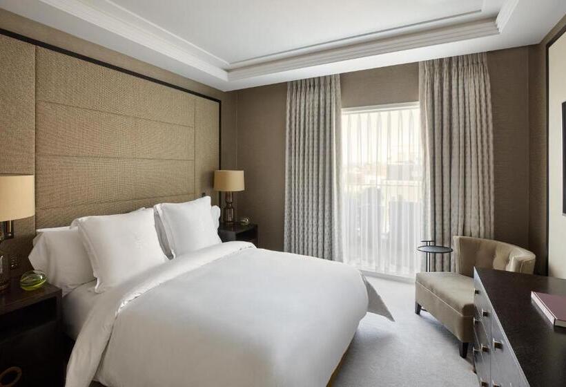 Four Seasons Hotel London At Tower Bridge