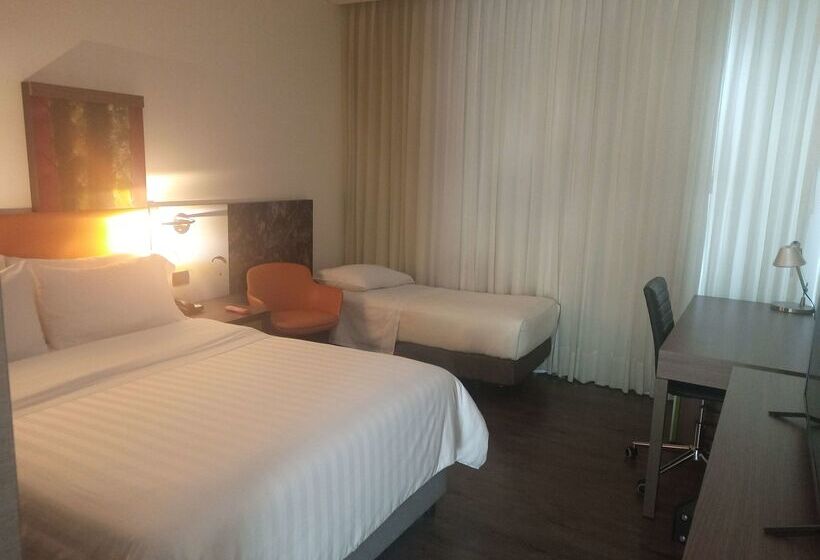 Hotel Hampton By Hilton Bucaramanga