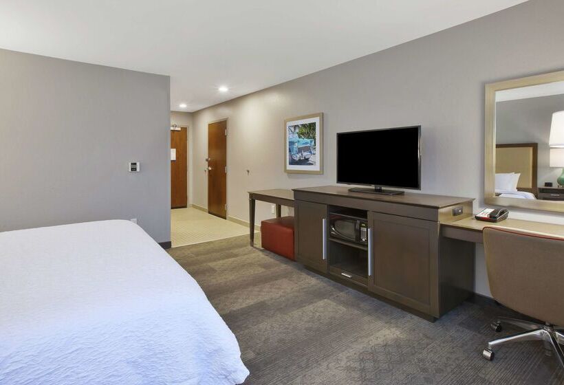 فندق Hampton Inn By Hilton Detroit Dearborn