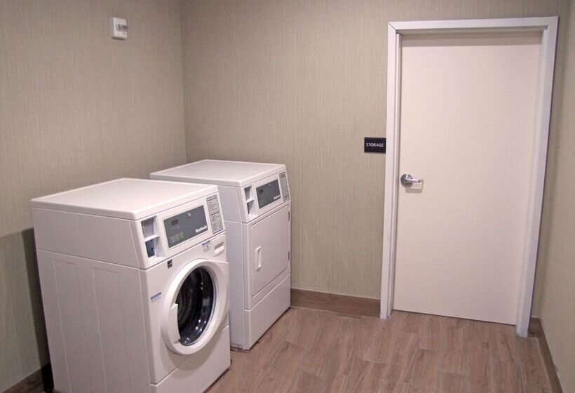 هتل Hampton Inn Mcpherson