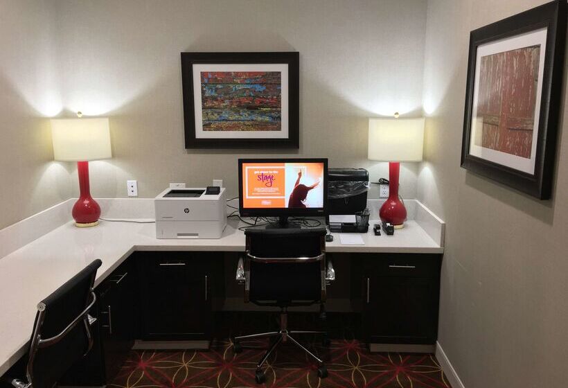 هتل Hampton Inn Mcpherson