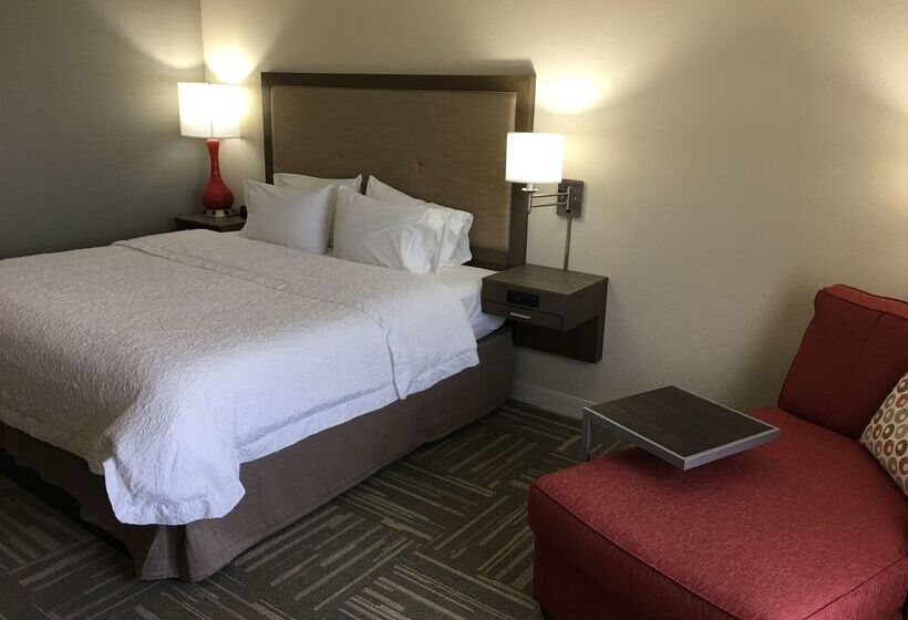 هتل Hampton Inn Mcpherson