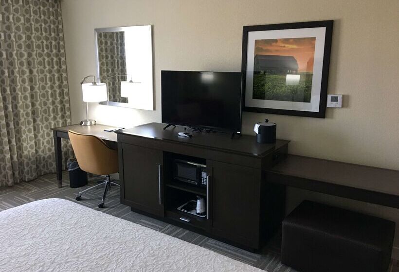 هتل Hampton Inn Mcpherson