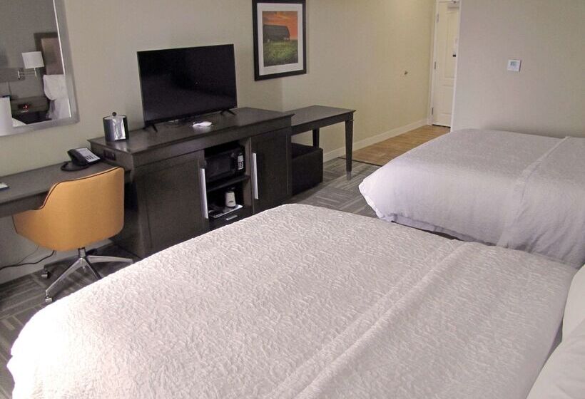 هتل Hampton Inn Mcpherson
