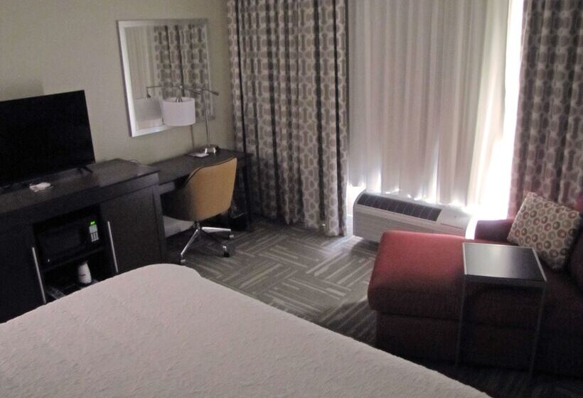 هتل Hampton Inn Mcpherson