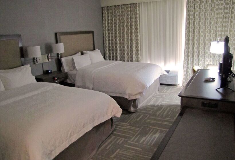 هتل Hampton Inn Mcpherson