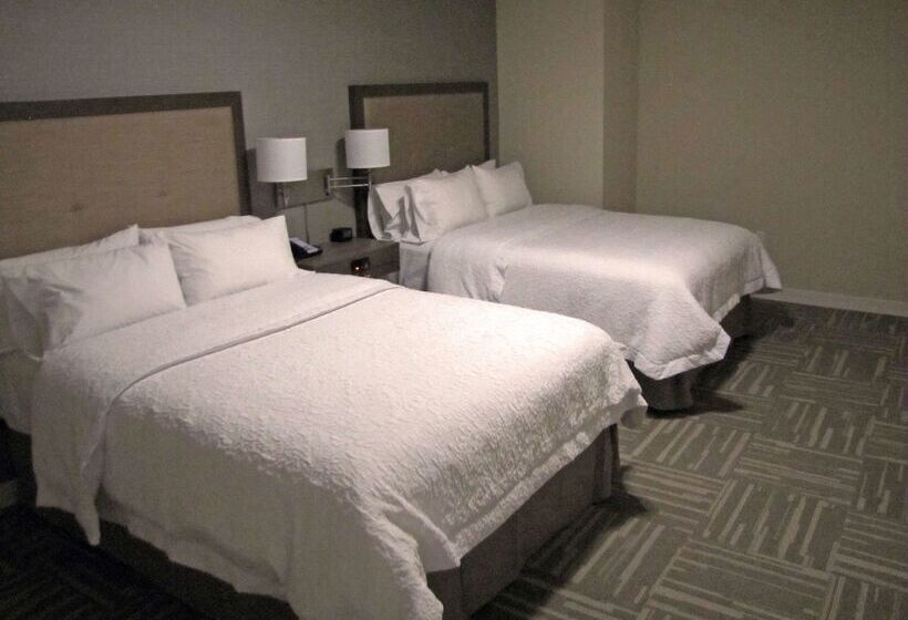 هتل Hampton Inn Mcpherson