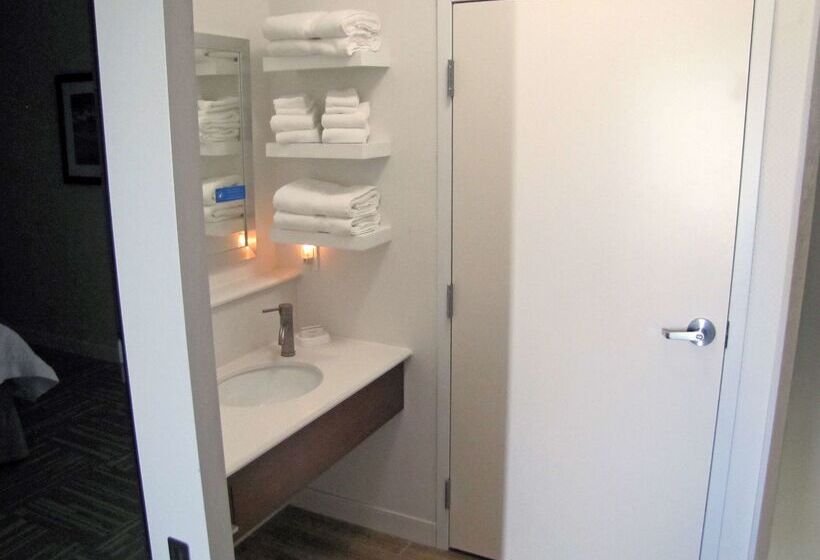 هتل Hampton Inn Mcpherson