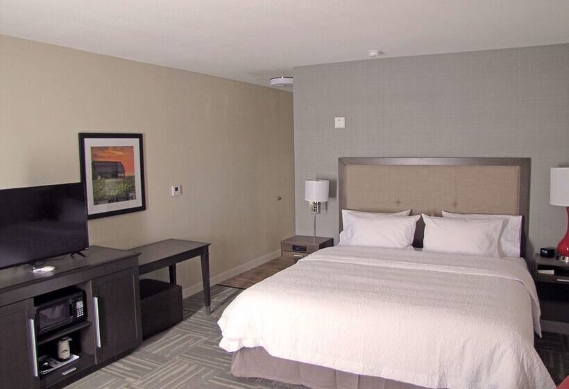 هتل Hampton Inn Mcpherson