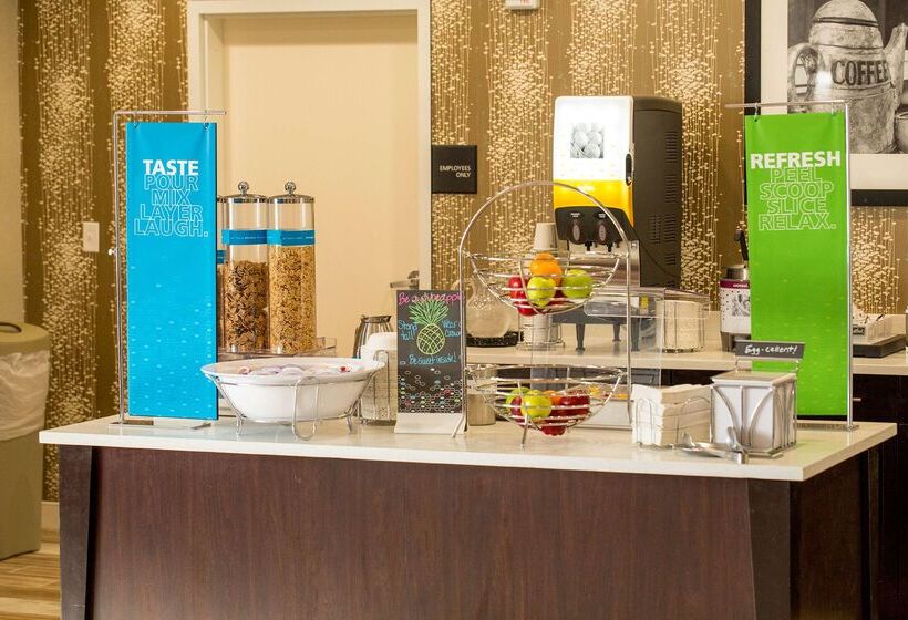 هتل Hampton Inn Mcpherson