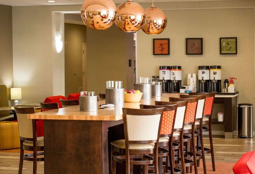 هتل Hampton Inn Mcpherson