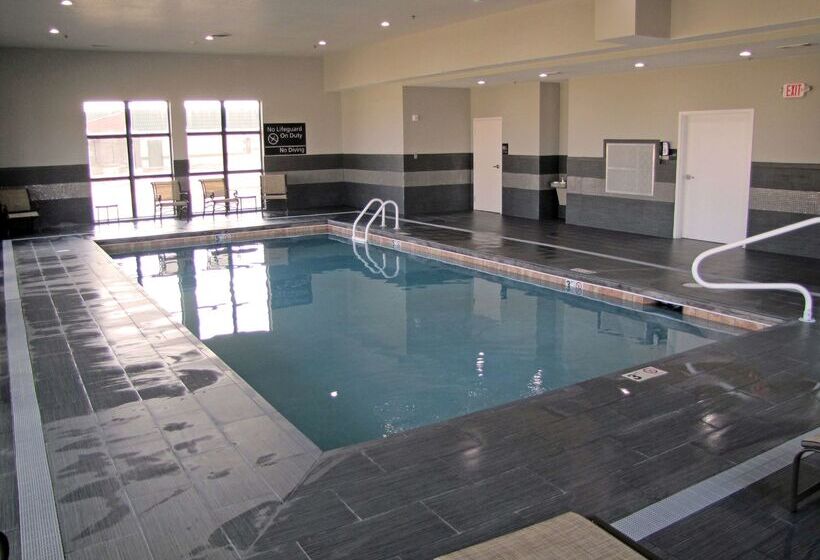 هتل Hampton Inn Mcpherson