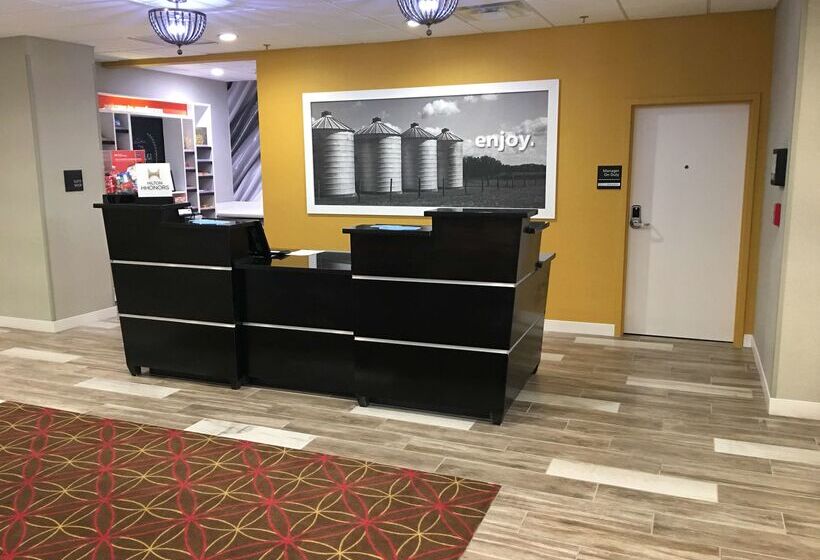 هتل Hampton Inn Mcpherson