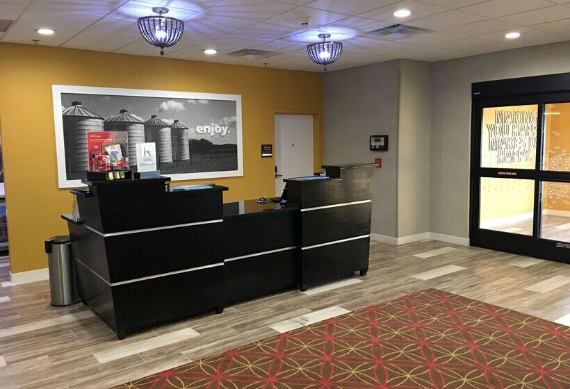 هتل Hampton Inn Mcpherson