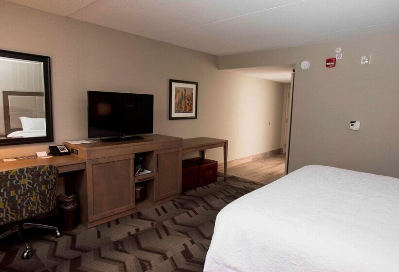 هتل Hampton Inn & Suites By Hilton Thunder Bay