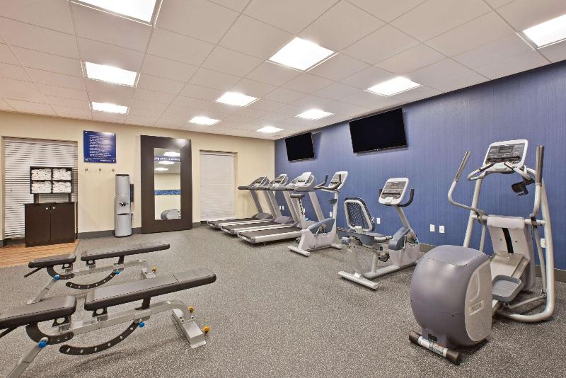 Отель Hampton Inn & Suites North Huntingdonirwin