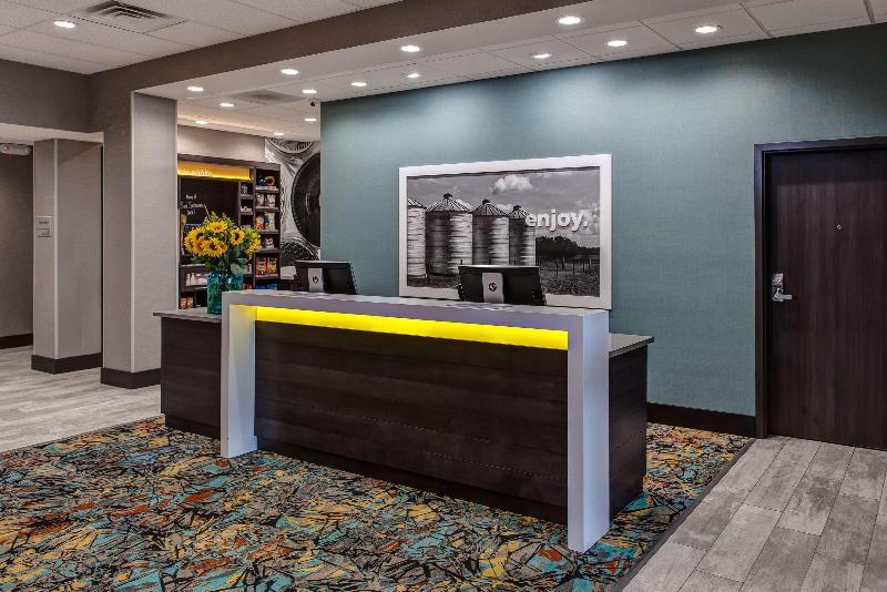 Отель Hampton Inn & Suites Wichita/airport