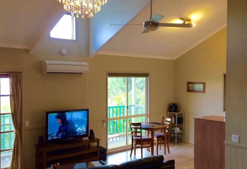 Отель Maleny Luxury Cottages