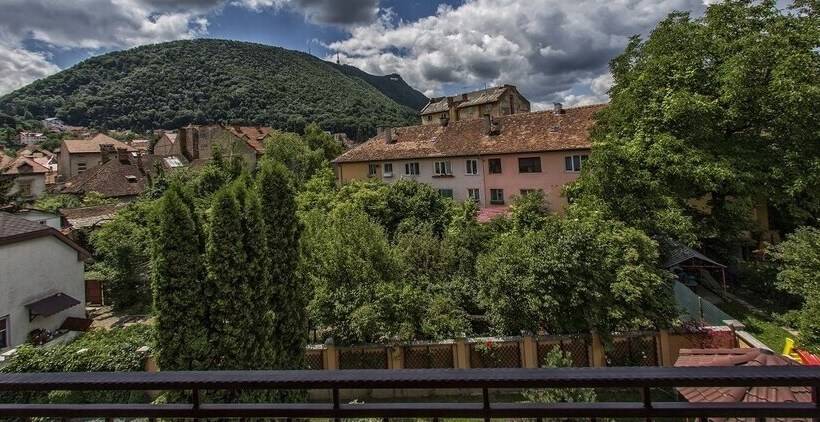 هتل Pensiunea La Residenza