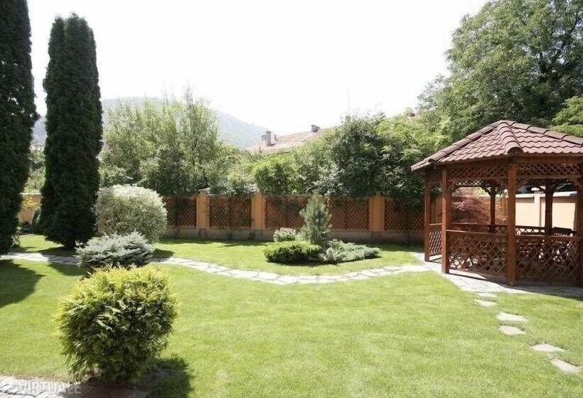 هتل Pensiunea La Residenza