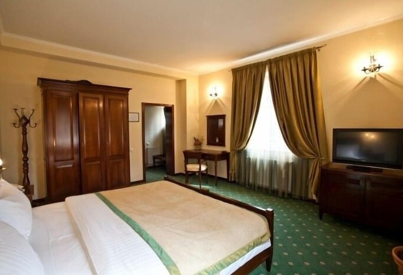 هتل Pensiunea La Residenza