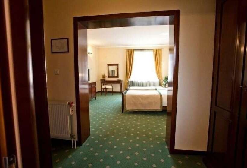 هتل Pensiunea La Residenza