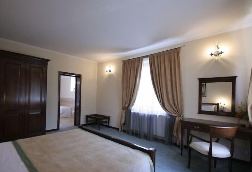هتل Pensiunea La Residenza