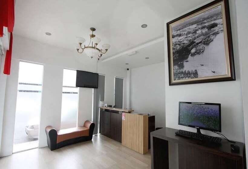هتل Place2stay   Airport