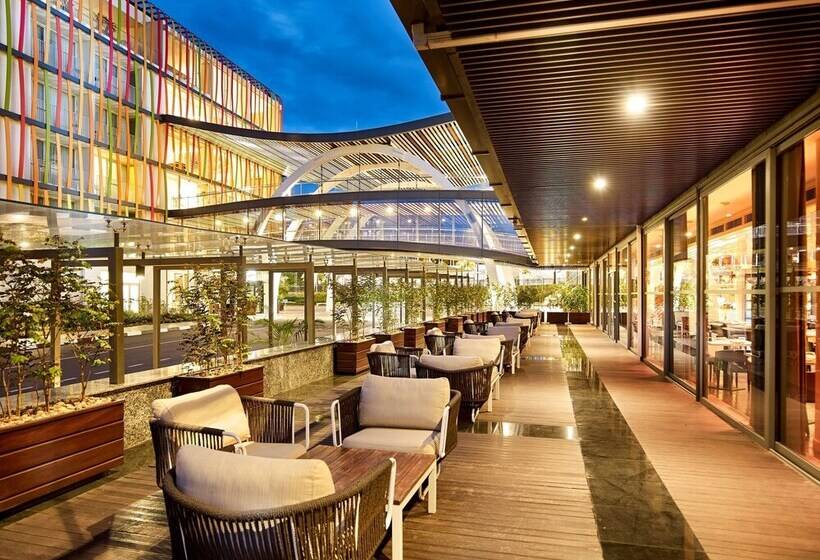 هتل Radisson Blu  & Convention Centre Kigali