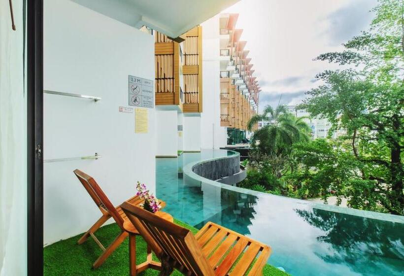 هتل The Lunar Patong