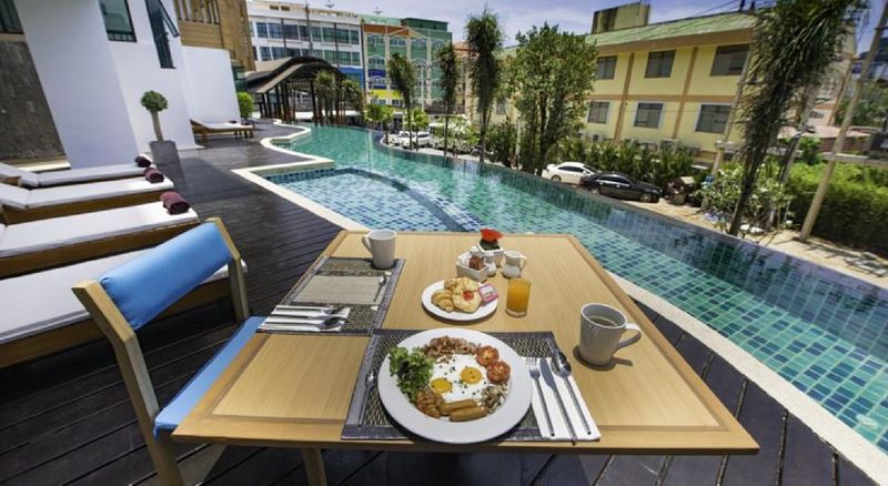 هتل The Lunar Patong