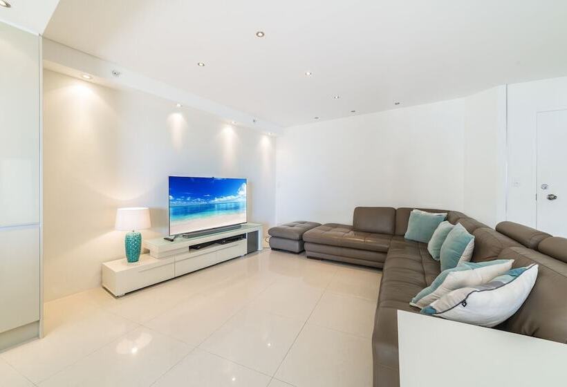 호텔 The Meriton Apartments On Main Beach