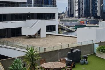 Melbourne Holiday Apartments Flinders Wharf