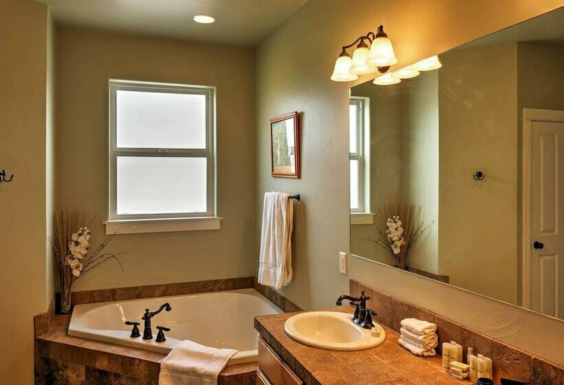 Beautiful Bozeman House  10 Minutes To Downtown!