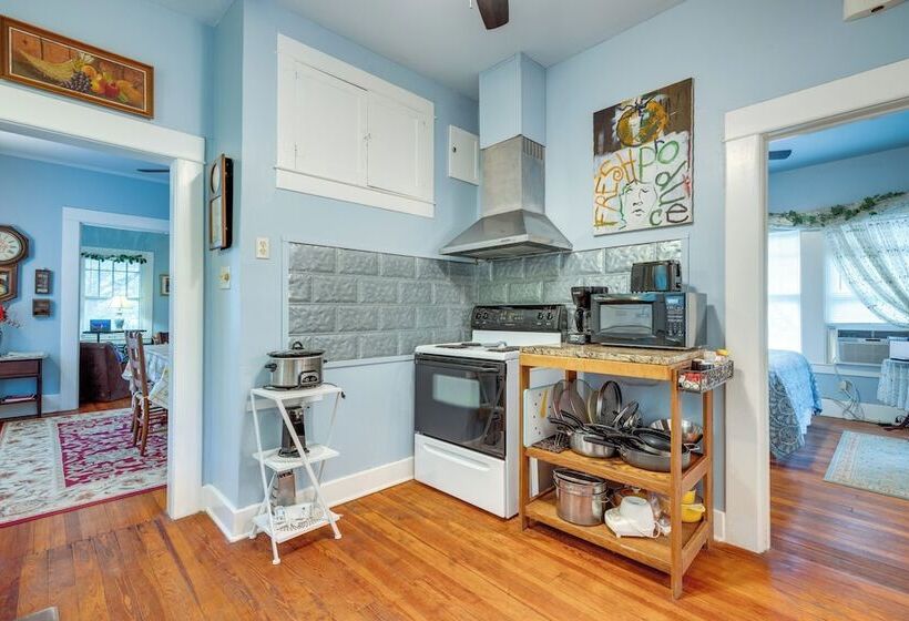 Charming Canyon Lake Cottage W/ Pool & Bbq Pit!