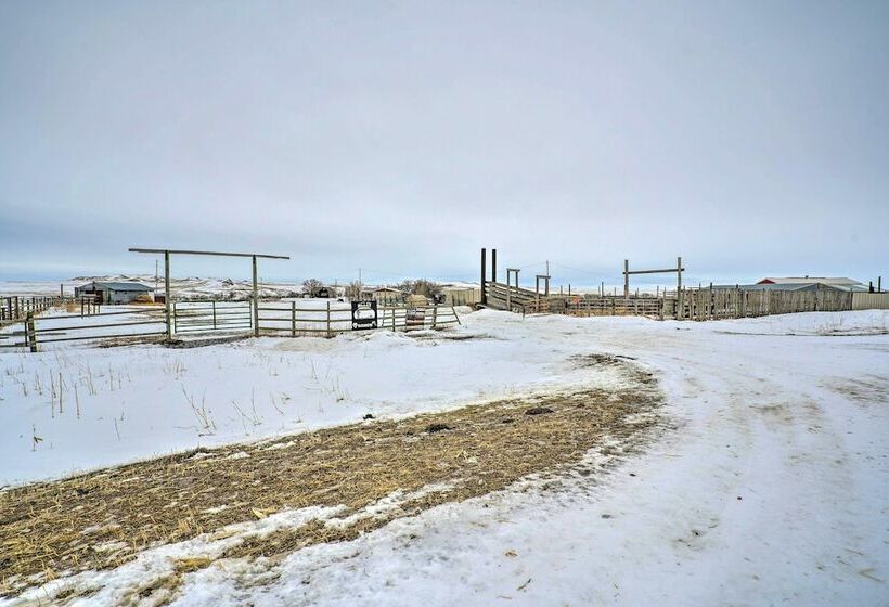 Charming Corral Creek Ranch House In Circle